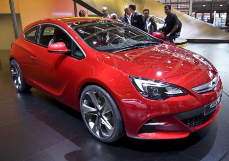 PIMS 2010. Opel Astra GTC Paris Concept