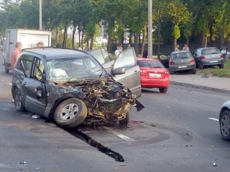 ДТП на Октябрьской набережной