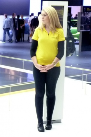 IAA 2011. Девчонка со стенда Опель