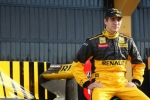 Виталий Петров пилот Renault F1